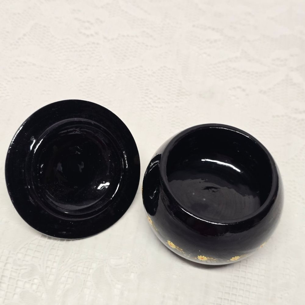 Vintage 60s Floral Daisies Hand Painted Black Lacquered Round Trinket Box - Picture 9 of 13